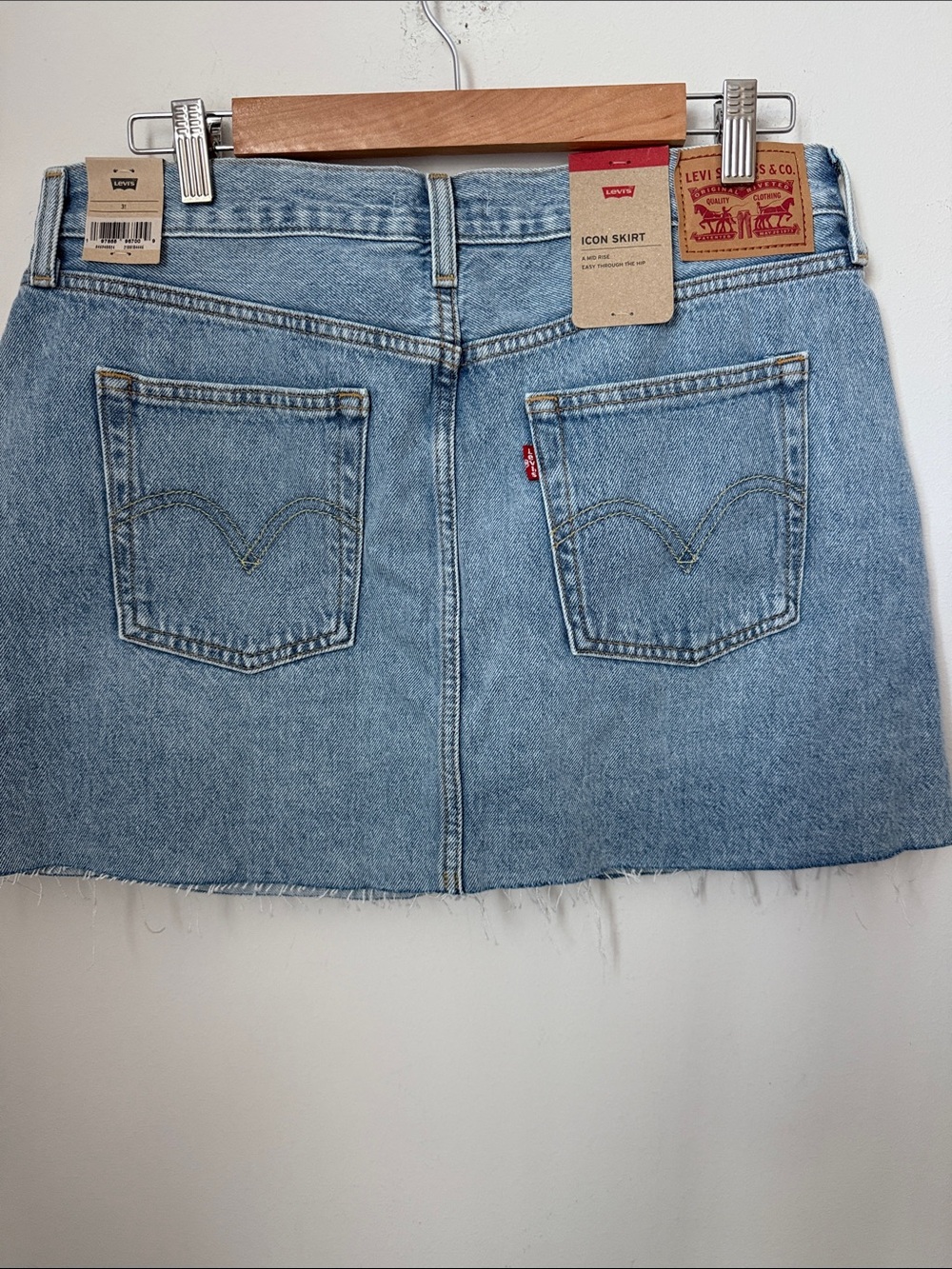Levi’s Icon Denim Mini Skirt - Light Blue Size 31 NWT